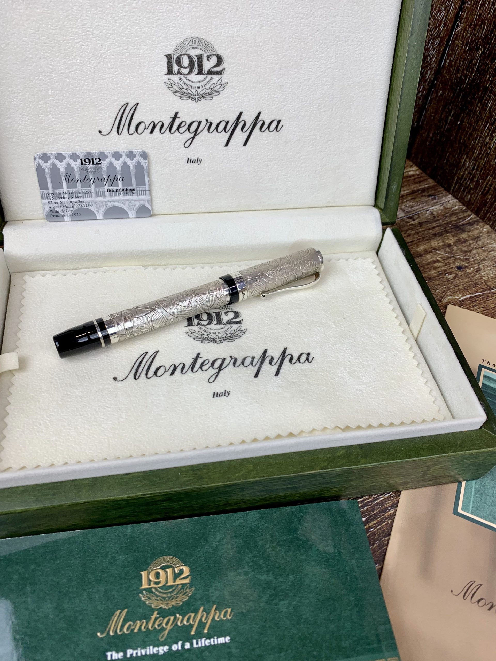 Montegrappa&nbsp;&nbsp;-&nbsp;&nbsp;Ручка роллер Montegrappa - Cosmopolitan