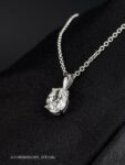 Ювелирные изделия&nbsp;&nbsp;-&nbsp;&nbsp;Бриллиантовый Кулон в объятиях Белого Золота