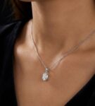 Ювелирные изделия&nbsp;&nbsp;-&nbsp;&nbsp;Бриллиантовый Кулон в объятиях Белого Золота