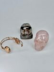 Ювелирные изделия&nbsp;&nbsp;-&nbsp;&nbsp;«Череп в кепке» — Custom Rap Jewelry из кварца 772.5 Ct
