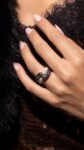Ювелирные изделия&nbsp;&nbsp;-&nbsp;&nbsp;Кольцо с белыми и чёрными бриллиантами 0.65 ct