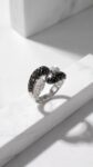 Ювелирные изделия&nbsp;&nbsp;-&nbsp;&nbsp;Кольцо с белыми и чёрными бриллиантами 0.65 ct