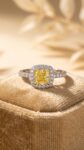 Ювелирные изделия&nbsp;&nbsp;-&nbsp;&nbsp;Кольцо с жёлтым бриллиантом 1,51 ct
