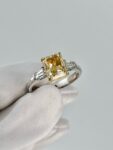 Ювелирные изделия&nbsp;&nbsp;-&nbsp;&nbsp;Кольцо c желтым бpиллиантом 3.01 ct. GIA