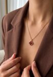 Van Cleef &amp; Arpels&nbsp;&nbsp;-&nbsp;&nbsp;Подвеска Vintage Alhambra cornelian