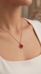 Van Cleef &amp; Arpels&nbsp;&nbsp;-&nbsp;&nbsp;Подвеска Vintage Alhambra cornelian