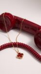 Van Cleef &amp; Arpels&nbsp;&nbsp;-&nbsp;&nbsp;Подвеска Vintage Alhambra cornelian