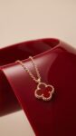 Van Cleef &amp; Arpels&nbsp;&nbsp;-&nbsp;&nbsp;Подвеска Vintage Alhambra cornelian
